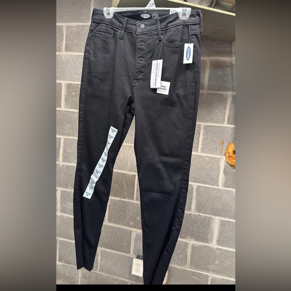 NWT Old Navy Rockstar jeans.
